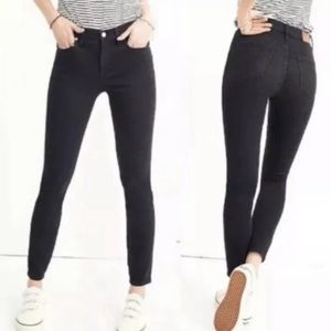 Madewell Skinny Skinny black Ankle Jeans.Four pocket size 28 all black.